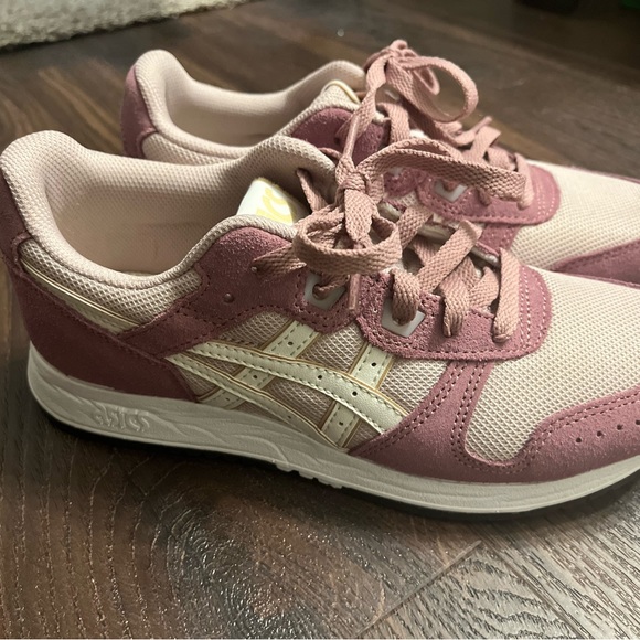 ASICS - Picture 2 of 5